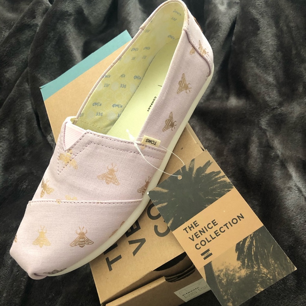 Limited addition honeybee Purple toms NWT 7W